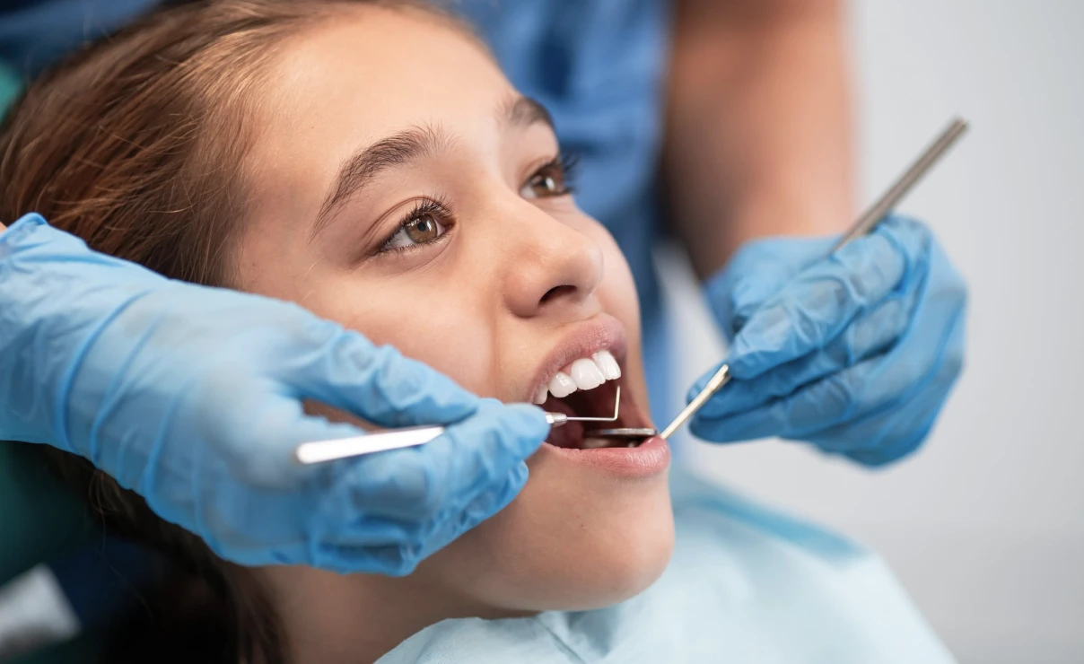 Traitement des caries à la clinique dentaire Trèfle d'Or des Drs Ouadi et Leal à Lancy (1212)