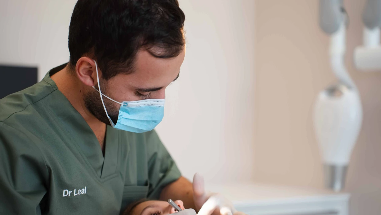 Dr Dany Leal, médecin-dentiste, à la clinique dentaire Trèfle d'Or à Lancy 1212